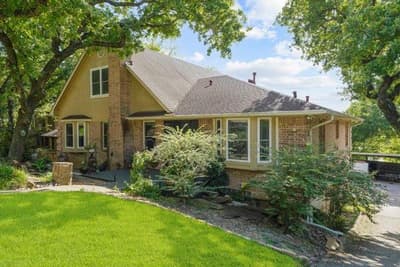 1806 Old Oak Drive, Arlington TX 76012