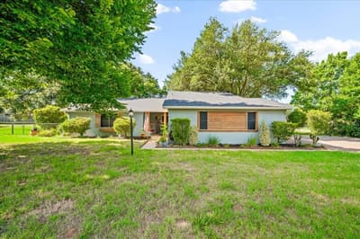209 Live Oak Lane, Burleson TX 76028