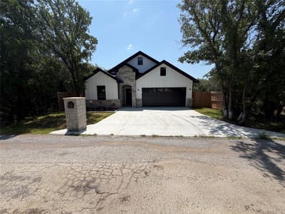 3025 Red Oak Drive, Granbury TX 76048