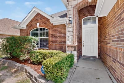 1320 Clearwater Drive, Grand Prairie TX 75052