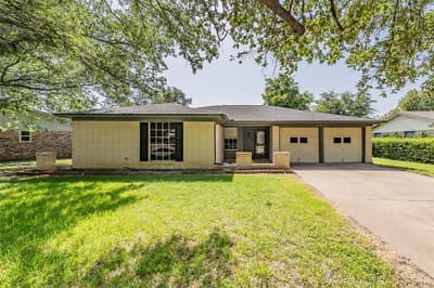 1227 Willowwood Drive, Cleburne TX 76033