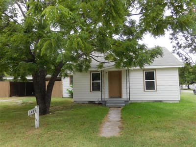 407 NE 4th Street, Hubbard TX 76648