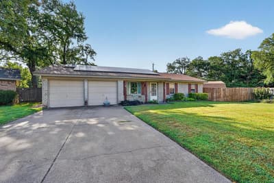 184 Oakhurst Drive, Bedford TX 76022