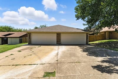 6905 W Cleburne Road, Fort Worth TX 76133