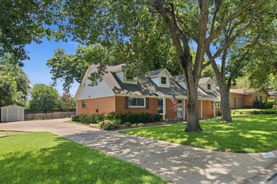 1301 Colonial Court, Arlington TX 76013 - Photo 2