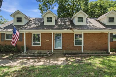 1301 Colonial Court, Arlington TX 76013 - Photo 3