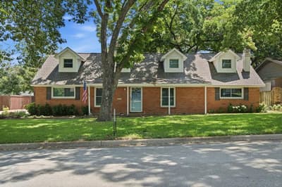 1301 Colonial Court, Arlington TX 76013 - Photo 4