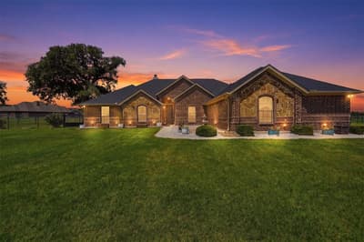 205 Lavender Court, Springtown TX 76082