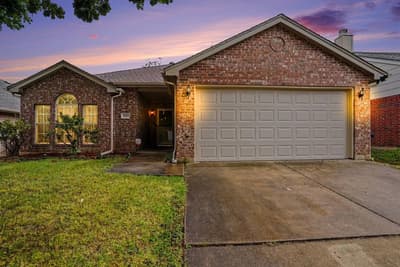 4310 Quail Field Drive, Arlington TX 76001 - Photo 2
