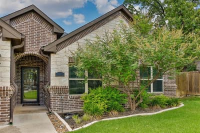 110 E Iriquois Drive, Lake Kiowa TX 76240 - Photo 2