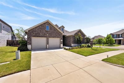 7223 Fallen Crest Lane, Arlington TX 76001 - Photo 2
