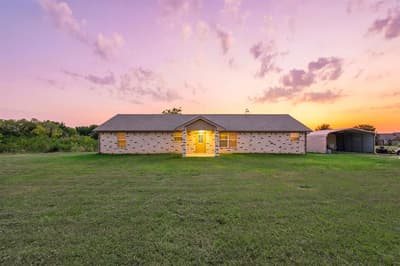 9888 NW County Road 2221, Barry TX 75102