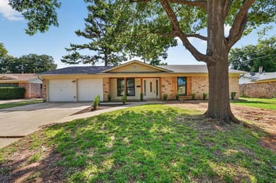412 Apple Blossom Lane, Hurst TX 76053