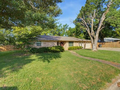 702 Preston Street, Bowie TX 76230 - Photo 3