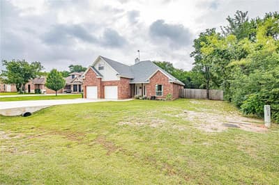 704 Grandview Drive, Granbury TX 76049