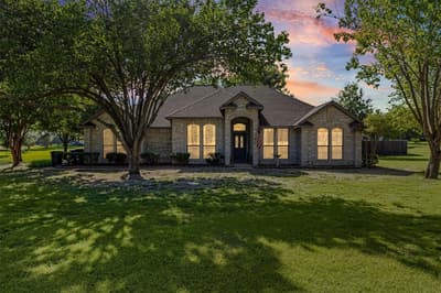 500 Little Creek Trail, Oak Leaf TX 75154