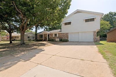 511 Simmons Drive, Euless TX 76040