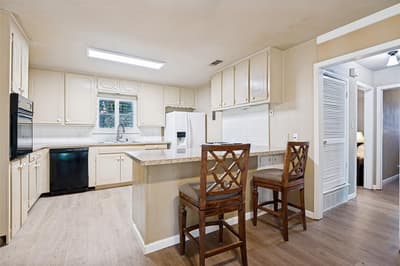 511 Simmons Drive, Euless TX 76040 - Photo 5