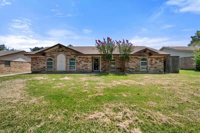2001 San Jacinto Drive, Arlington TX 76012 - Photo 2
