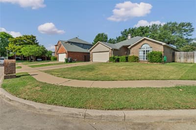 5206 Rio Court, Arlington TX 76017 - Photo 2