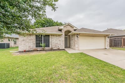 137 Roberts Drive, Saginaw TX 76179 - Photo 2