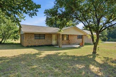917 E Ross Avenue, De Leon TX 76444 - Photo 2