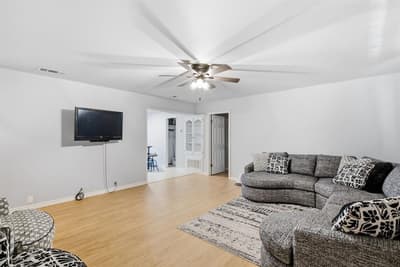 917 E Ross Avenue, De Leon TX 76444 - Photo 4