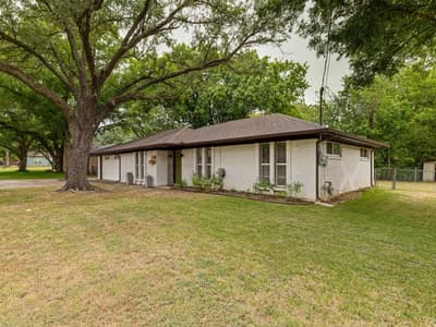410 E White Street, Pilot Point TX 76258 - Photo 2