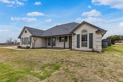 312 Corral Road, Godley TX 76044 - Photo 2