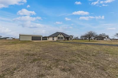 312 Corral Road, Godley TX 76044 - Photo 3