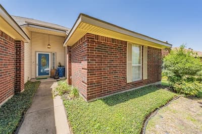 1108 Middlebury Lane, Euless TX 76040 - Photo 3