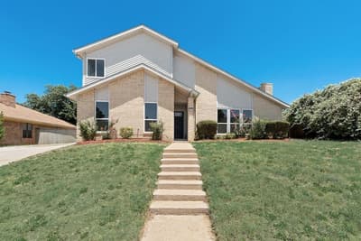 4717 Mandalay Drive, Arlington TX 76016 - Photo 2