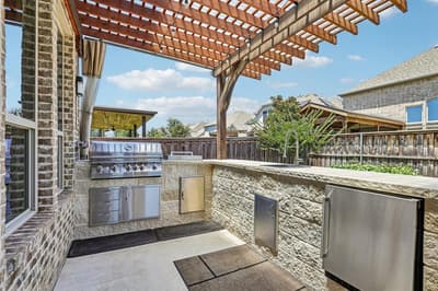 1123 Blue Lake Boulevard, Arlington TX 76005 - Photo 2