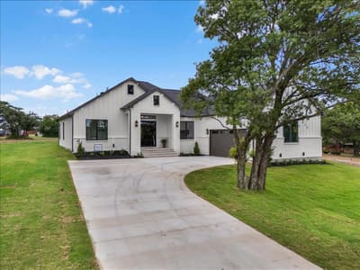 106 McClure Court, Hudson Oaks TX 76087 - Photo 2