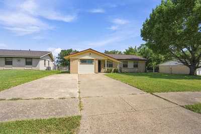702 Phillips Drive, Ennis TX 75119 - Photo 2