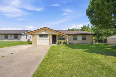 702 Phillips Drive, Ennis TX 75119 - Photo 3