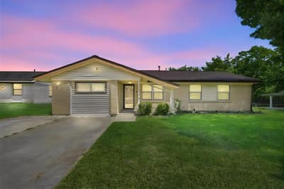 702 Phillips Drive, Ennis TX 75119