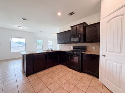 748 Wylie Street, Crowley TX 76036 - Photo 2