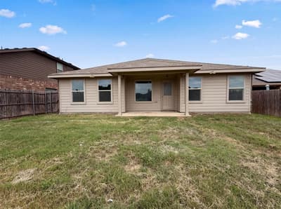 748 Wylie Street, Crowley TX 76036 - Photo 5