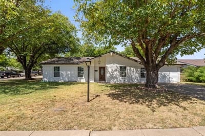 2110 Tompkins Drive, Grand Prairie TX 75051