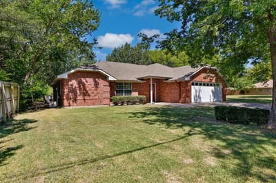 1423 S Howeth Street, Gainesville TX 76240 - Photo 3