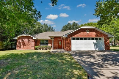 1423 S Howeth Street, Gainesville TX 76240