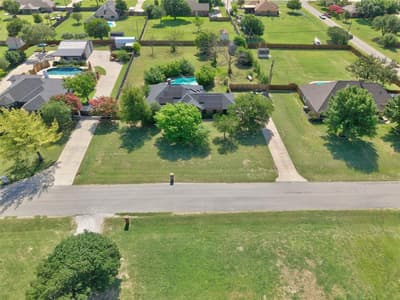 213 Diamond Oaks Drive, Hudson Oaks TX 76087 - Photo 2
