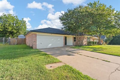 1206 Hemphill Drive, Cleburne TX 76033 - Photo 2