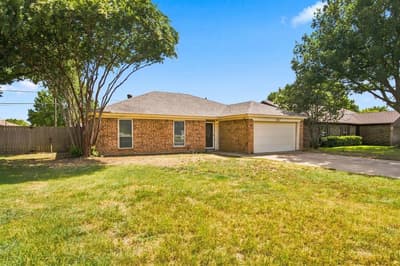 4202 Maple Springs Drive, Arlington TX 76001 - Photo 3