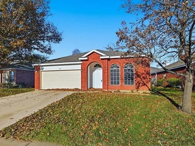 1048 Harriman Drive, Saginaw TX 76131 - Photo 2