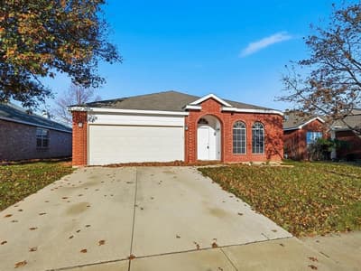 1048 Harriman Drive, Saginaw TX 76131