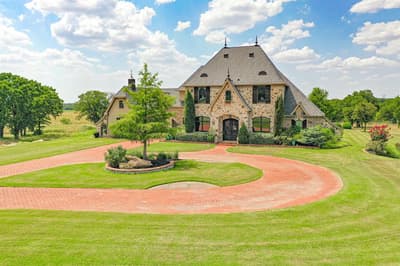 354 Ballpark Way, Jacksboro TX 76458