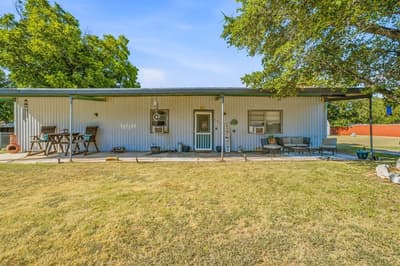 609 E Labadie Avenue, De Leon TX 76444
