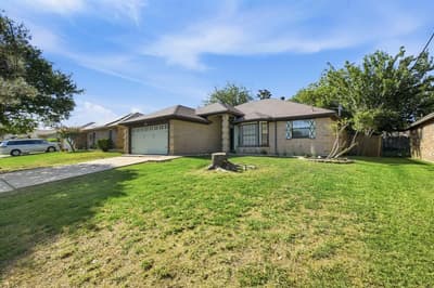 927 Freestone Drive, Arlington TX 76017 - Photo 3